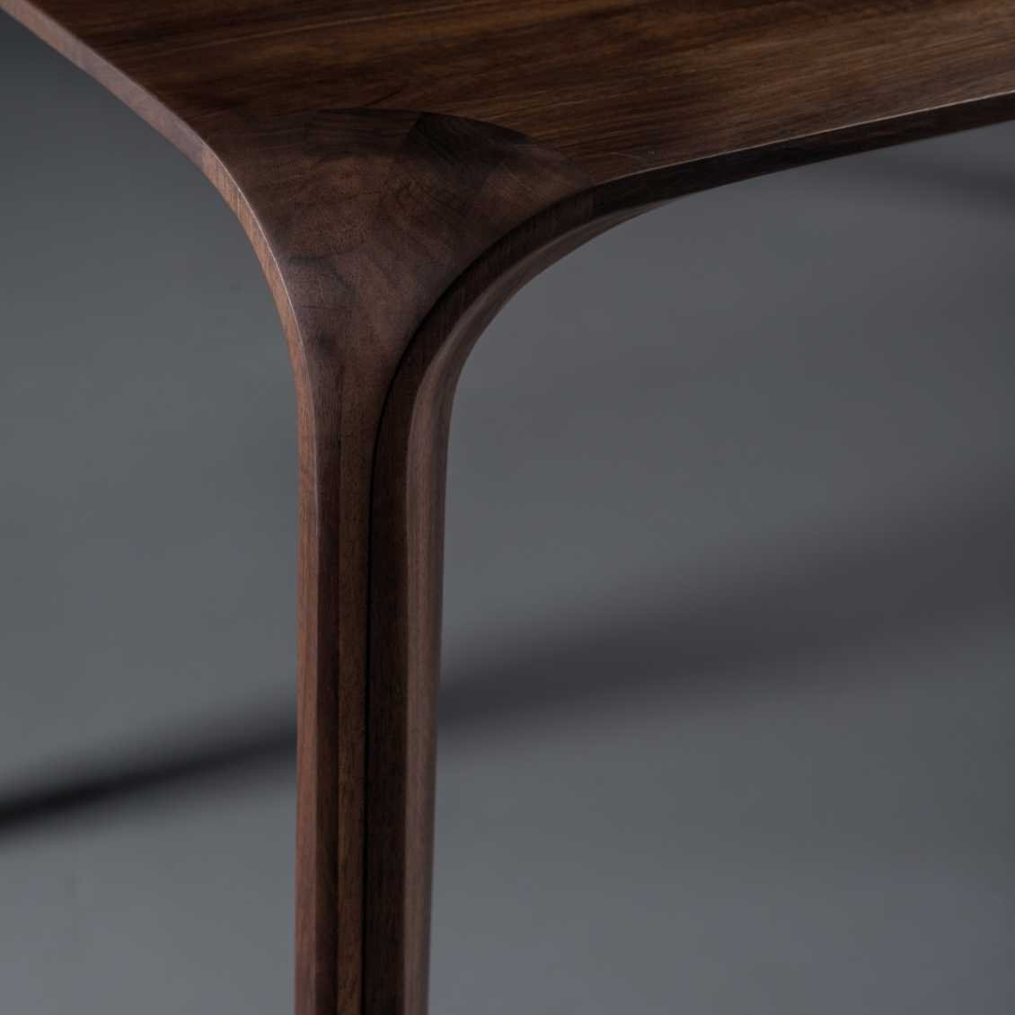 ARTISAN Flow Dining table