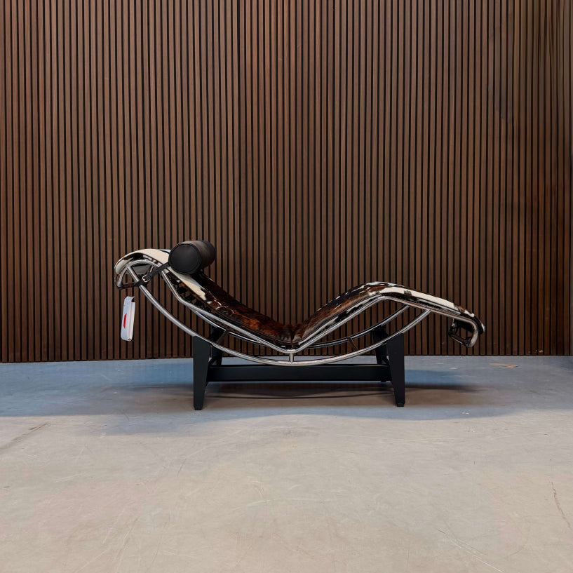 Cassina LC4 Chaise Longue – Cowhide & Chrome