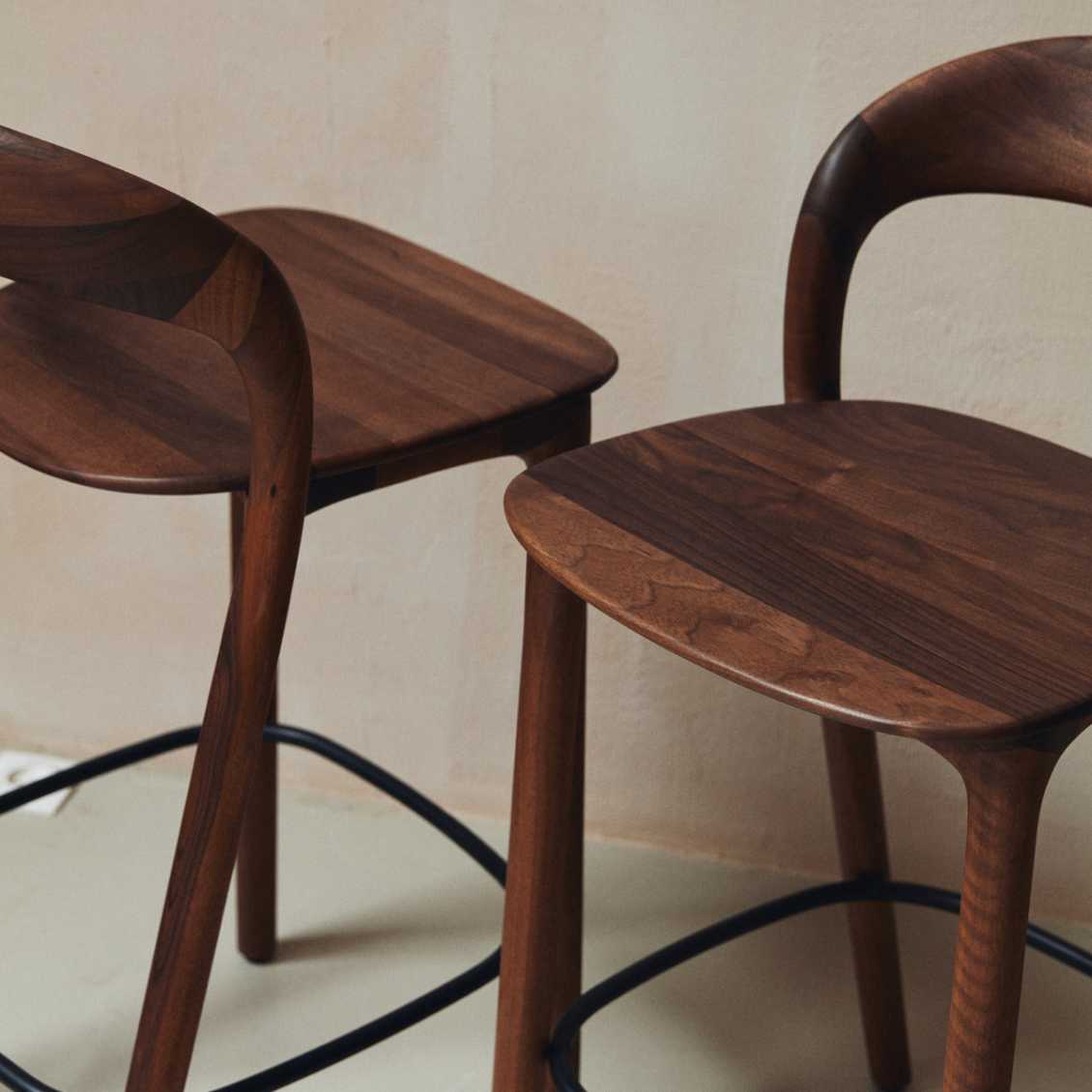 Artisan Neva light bar chair 79