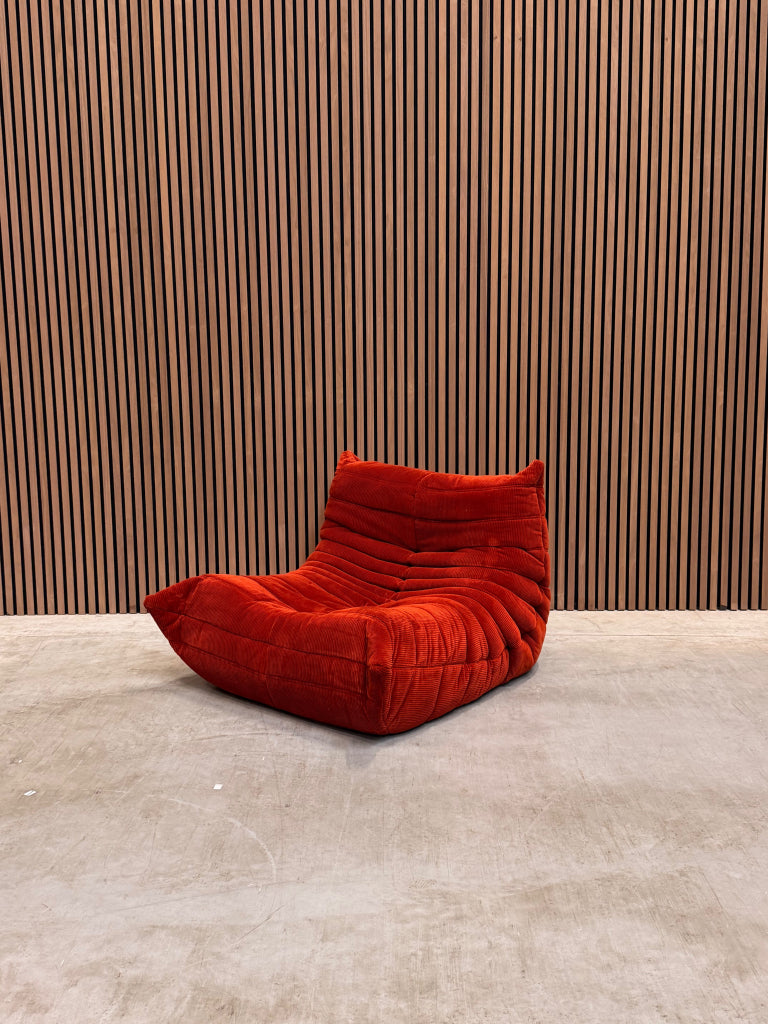 Ligne Roset Togo Fireside Chair 1-zits | Red Corduroy