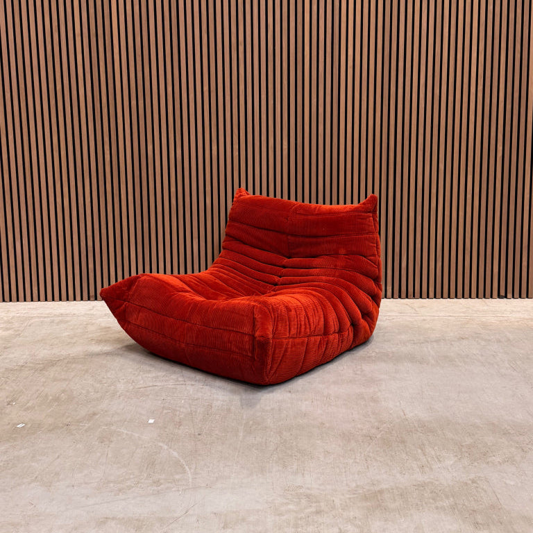 Ligne Roset Togo Fireside Chair 1-zits | Red Corduroy