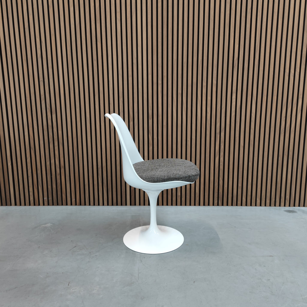 Knoll Saarinen Tulip chair