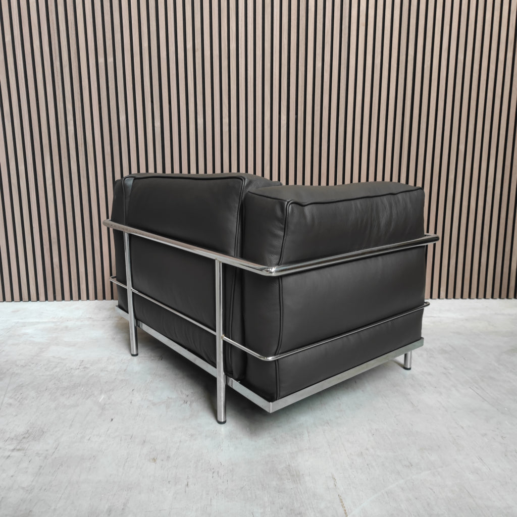Cassina LC3 Fauteuil in Mokka Leder