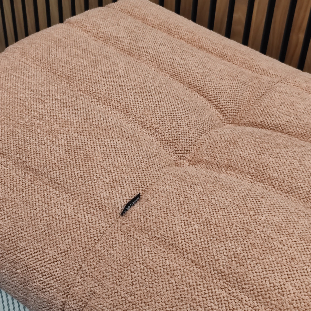 Ligne Roset Togo Fireside Chair 1-zits | Pink Woolblend