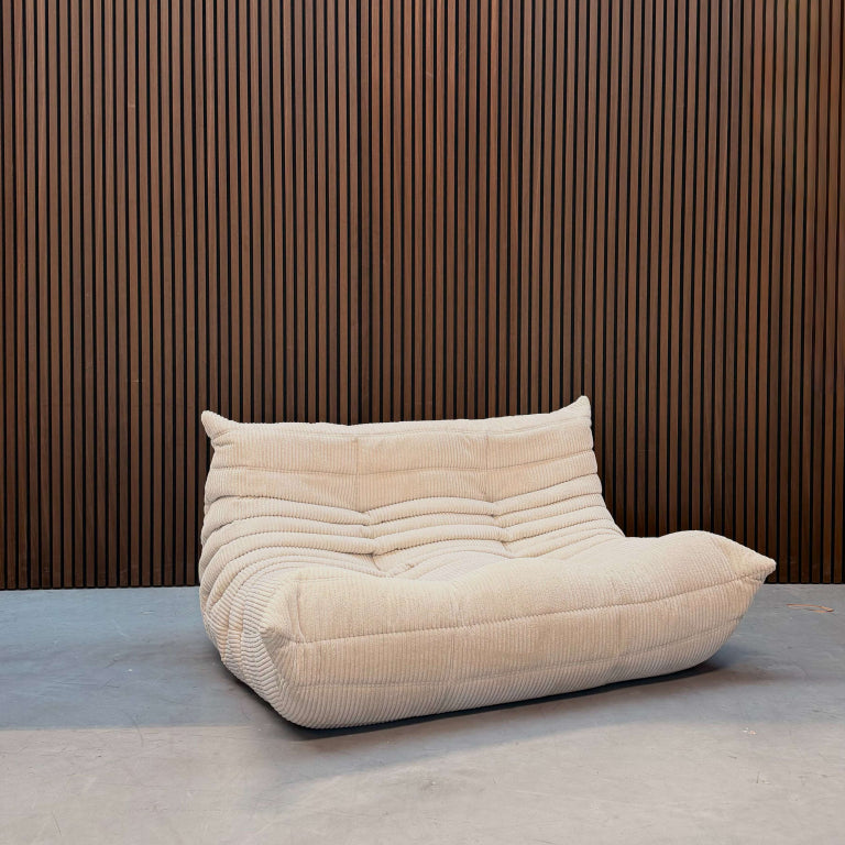 Ligne Roset Togo Small Settee 2-zits | Beige Ribcord
