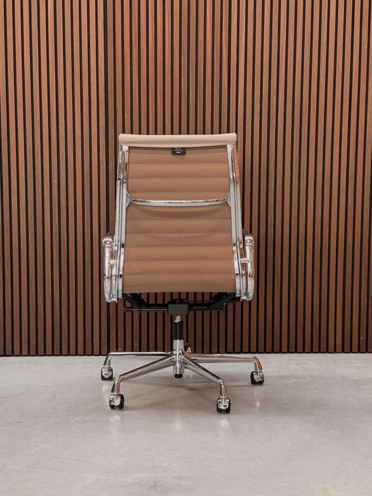 Vitra Eames Alumium chair - EA 119