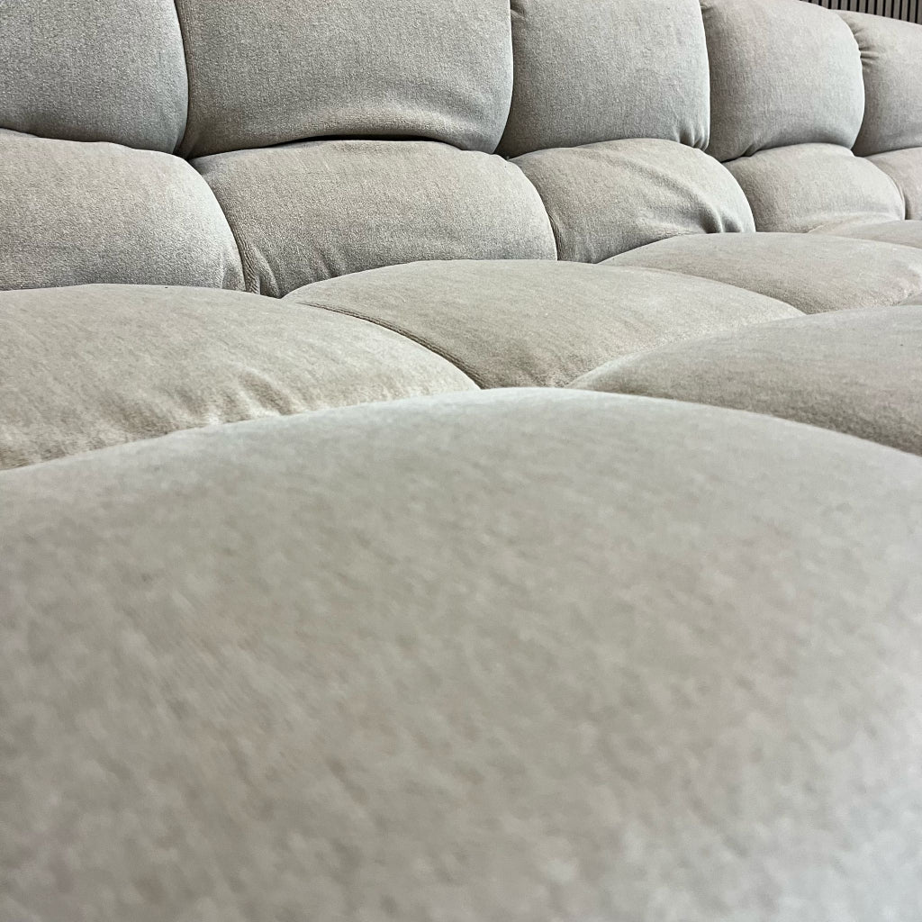 B&B Italia Tufty-Time Bank in Exclusieve Alpaca stoffering.