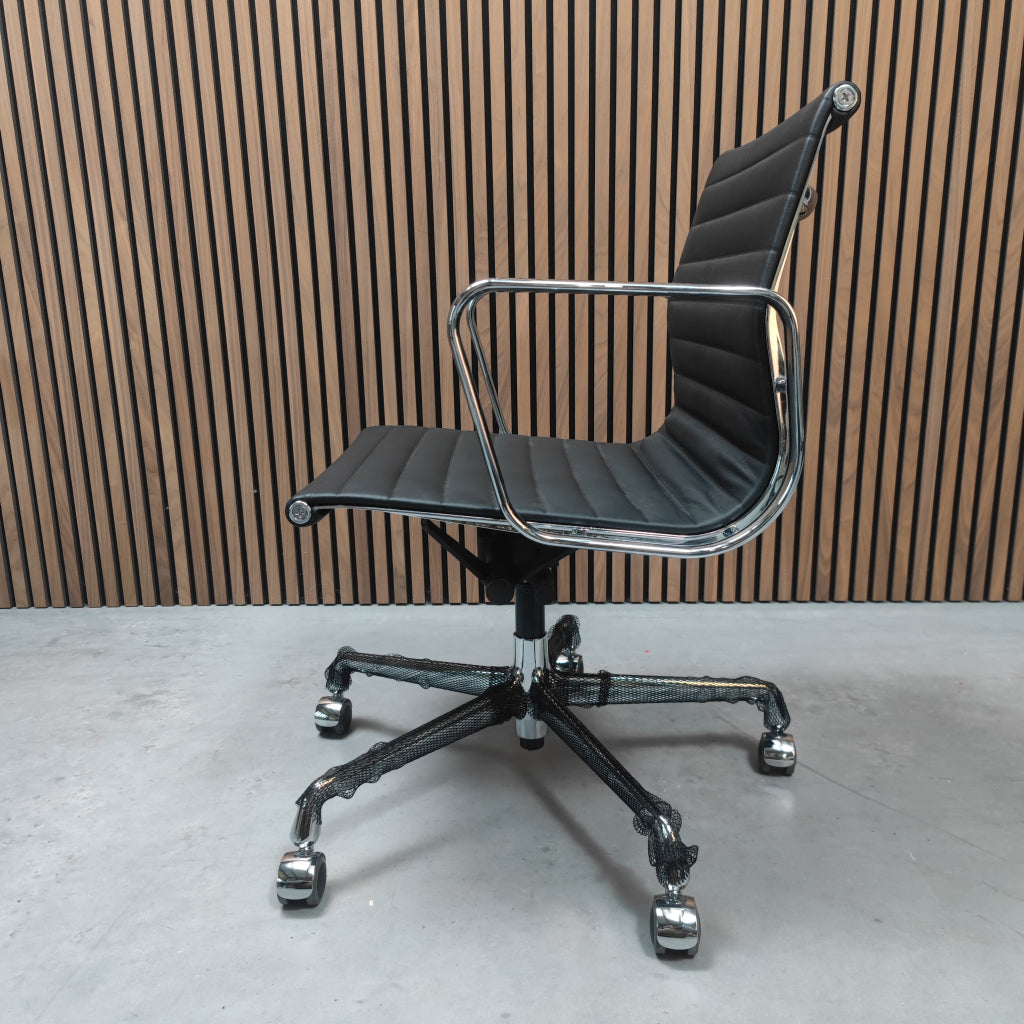 Vitra Eames EA 117 Bureaustoel premium F Nero leder
