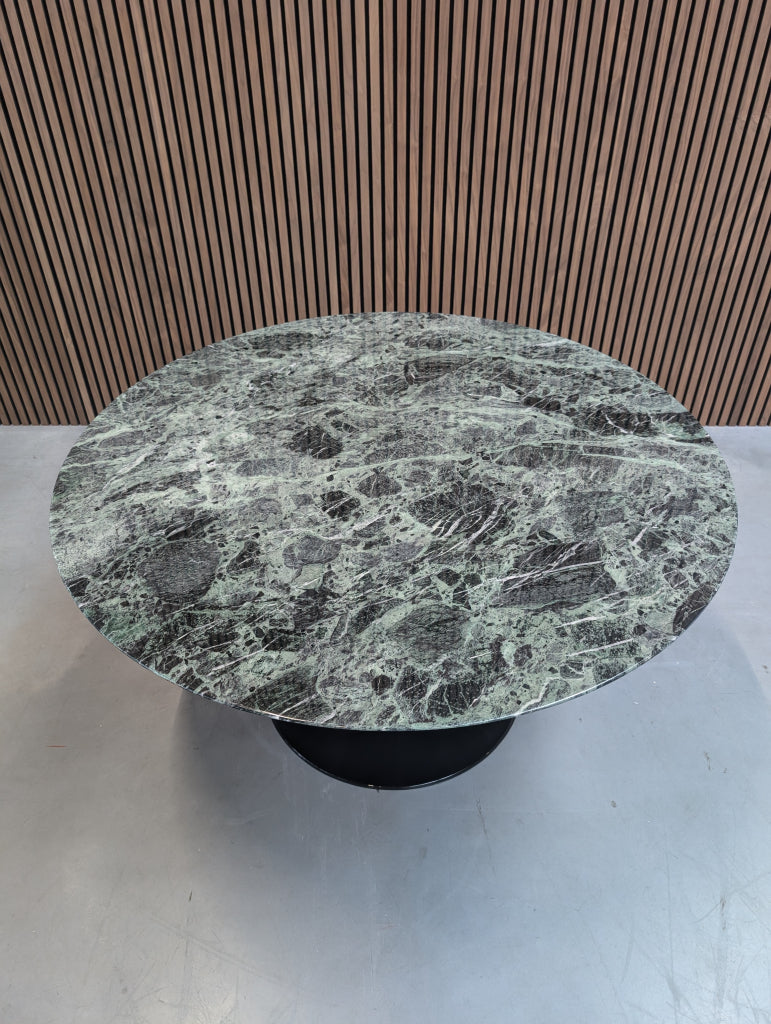Knoll Saarinen Eettafel - Verde Alpi Marmer (Ø137)