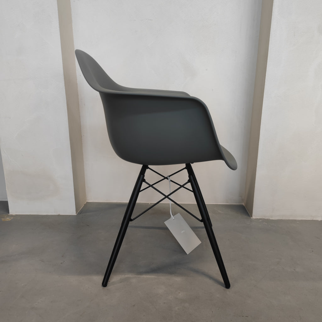 Vitra Eames DAR chair - Elephant hide grey