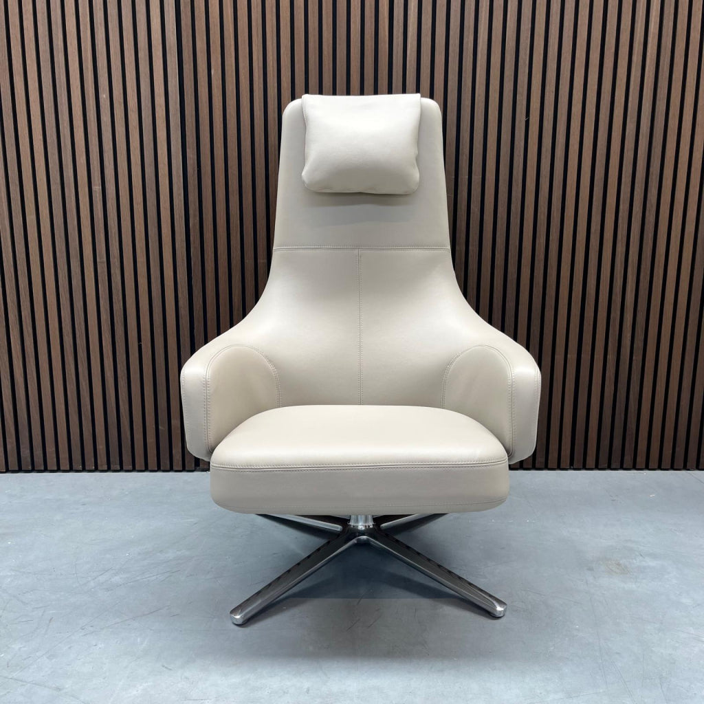 Vitra Repos fauteuil met ottoman - sand premium leder