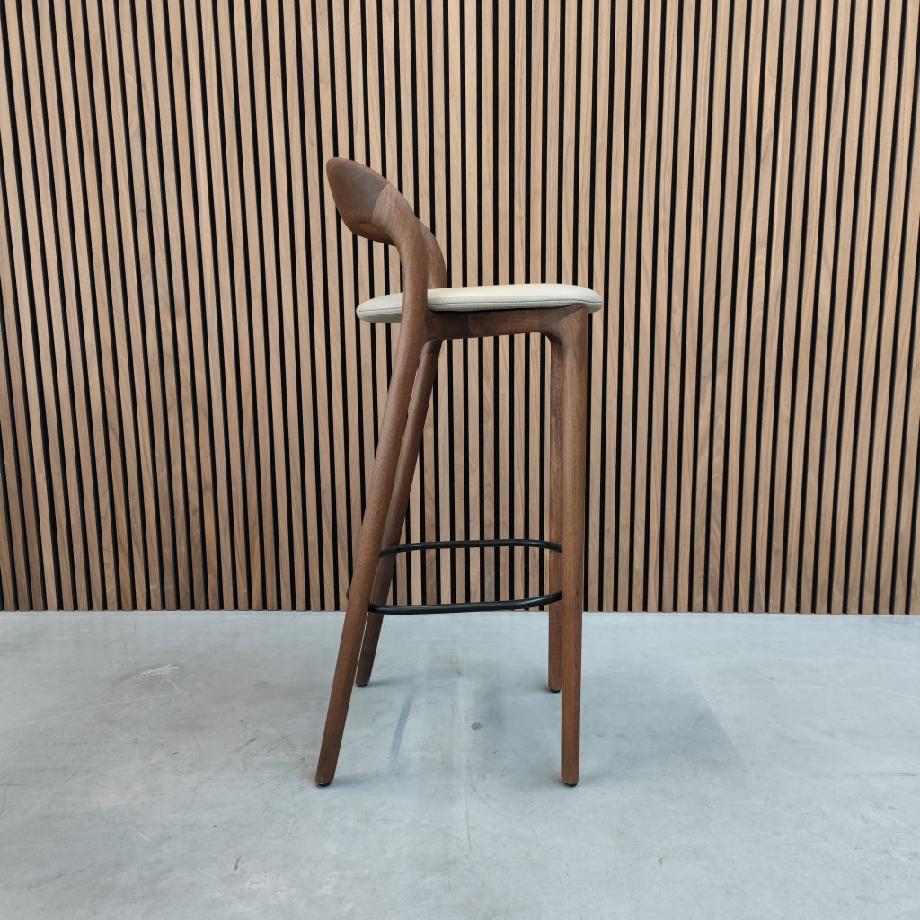 Artisan Neva barchair Select 112