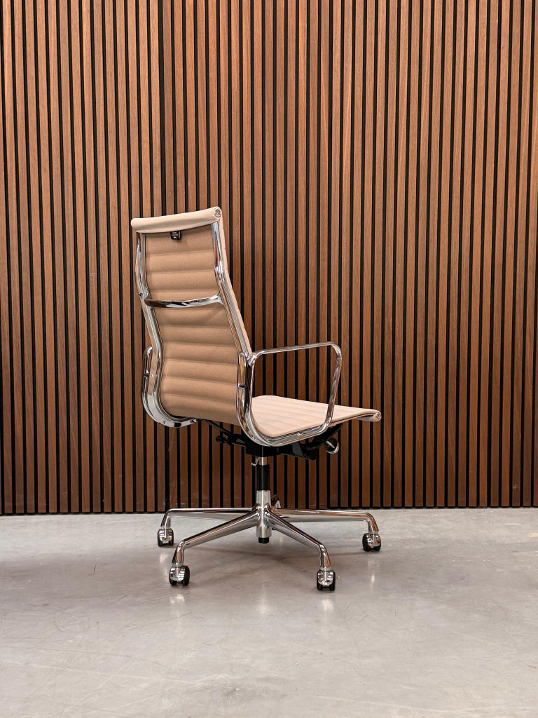 Vitra Eames Alumium chair - EA 119