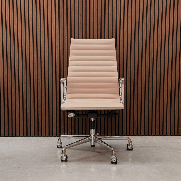 Vitra Eames Aluminium Chair EA 119 – Cashew Leather