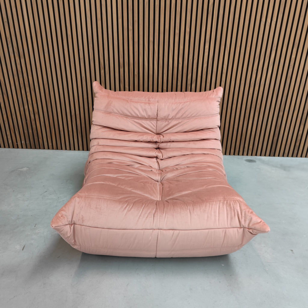 Ligne Roset Togo Fireside Chair 1-zits | Roze Velours