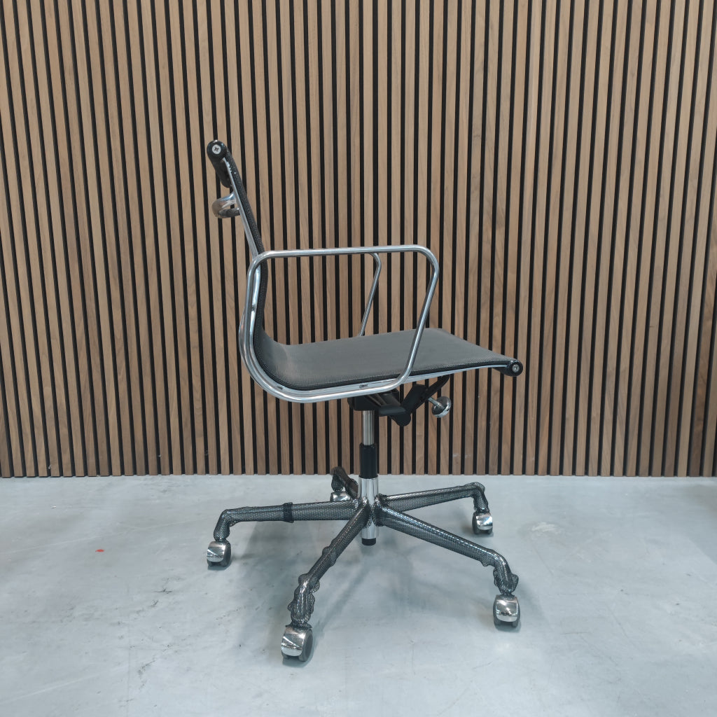 Vitra Eames EA 117 Bureaustoel (Nieuw!)