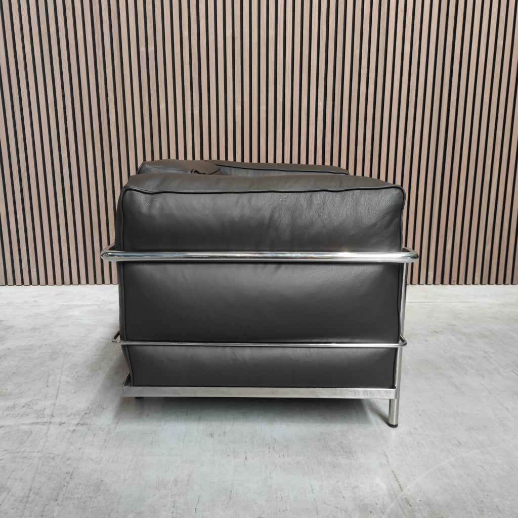 Cassina LC3 Fauteuil in Mokka Leder