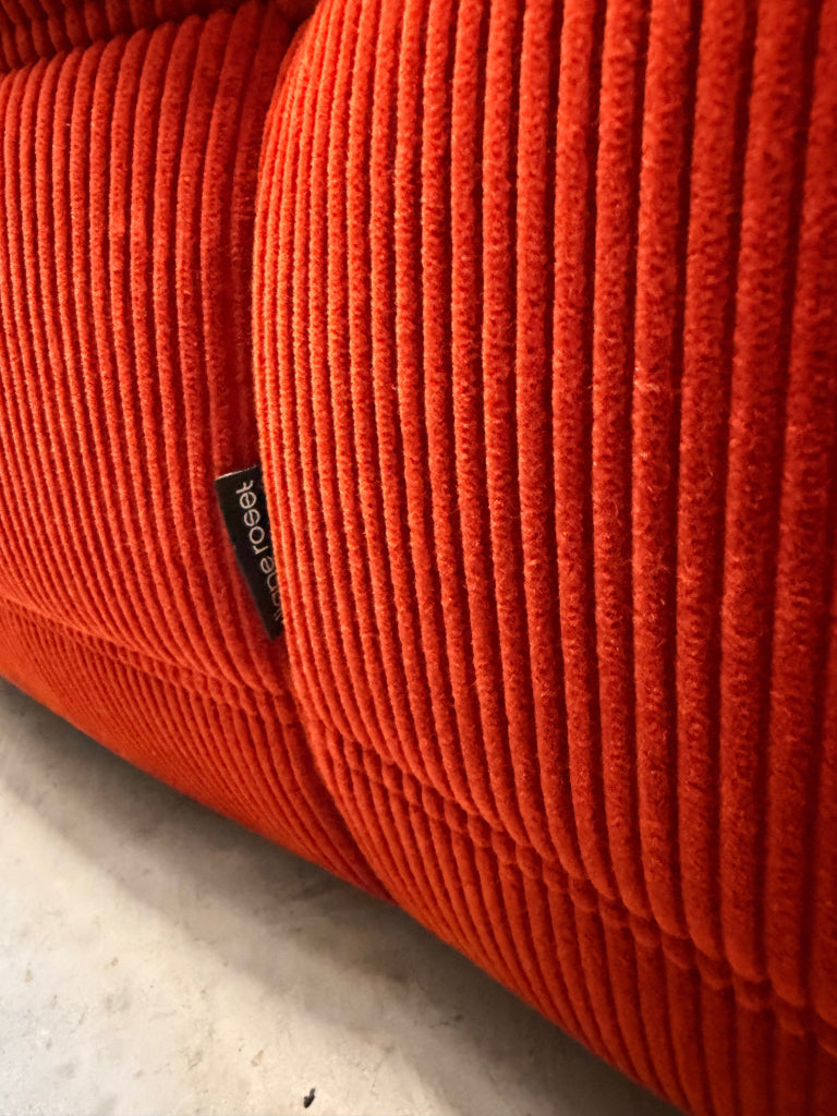 Ligne Roset Togo Fireside Chair 1-zits | Red Corduroy