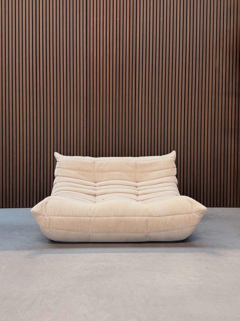 Ligne Roset Togo Small Settee 2-zits | Beige Ribcord