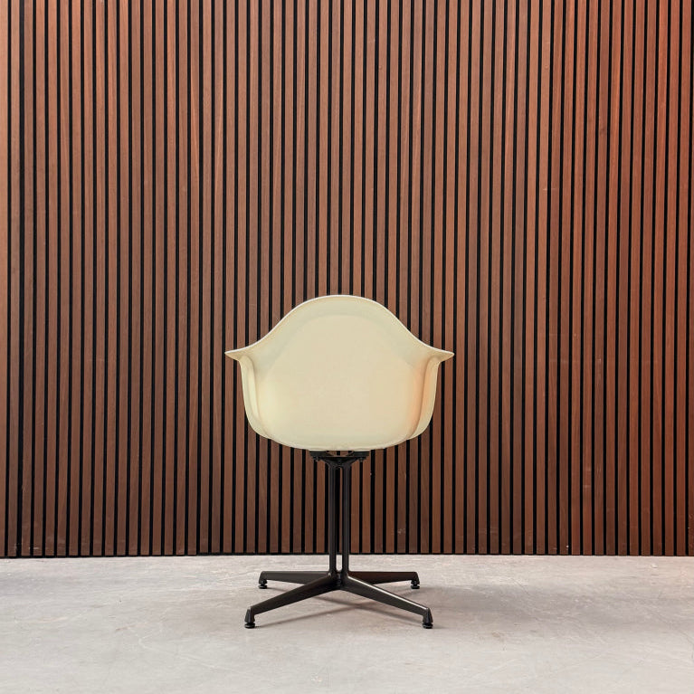 Vitra Eames Fiberglass DAL eetkamerstoel - Schaakbordpatroon