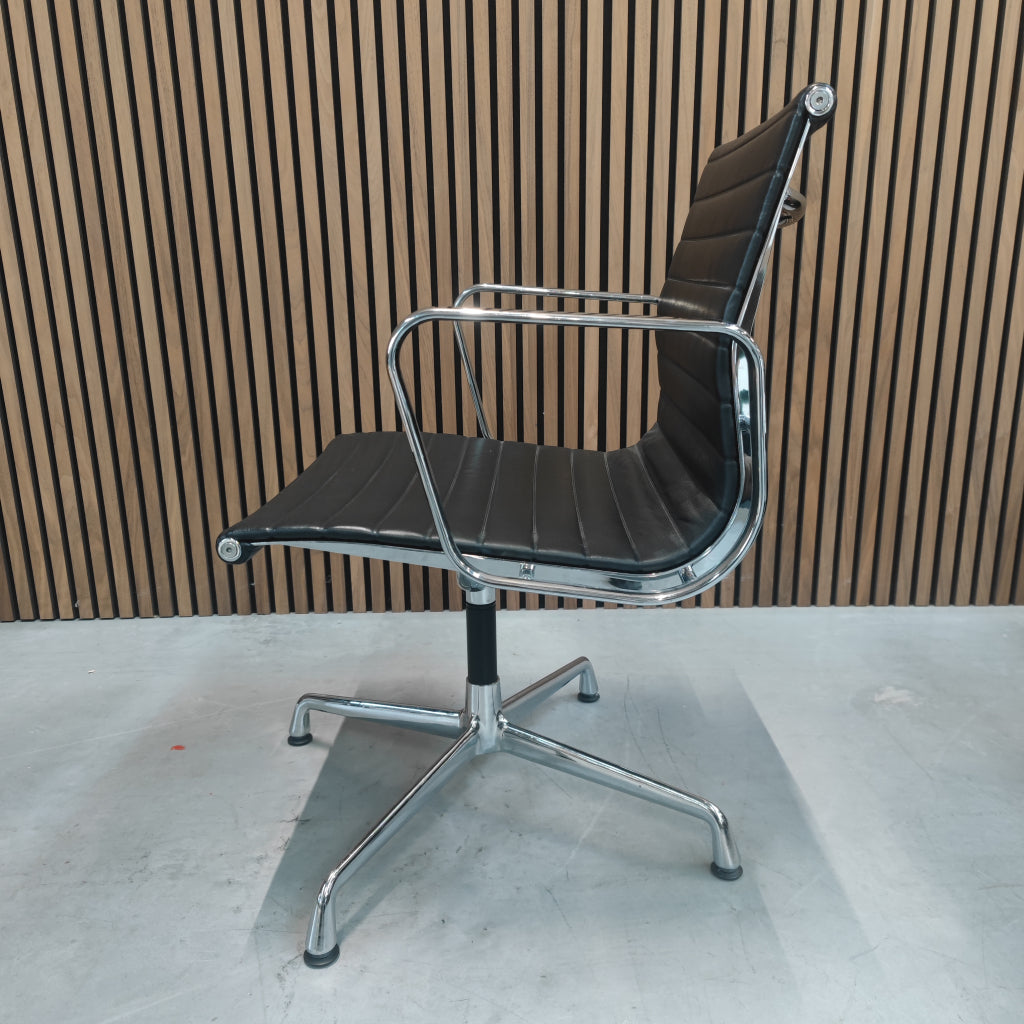 Vitra Eames EA 108 bureaustoel