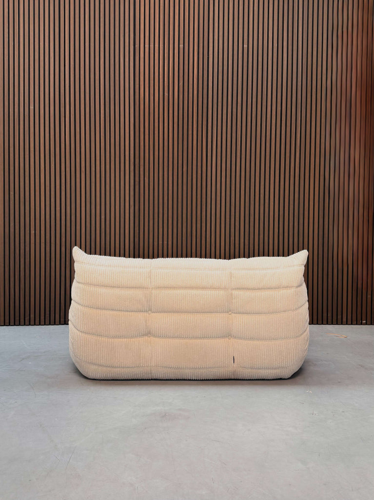 Ligne Roset Togo Small Settee 2-zits | Beige Ribcord