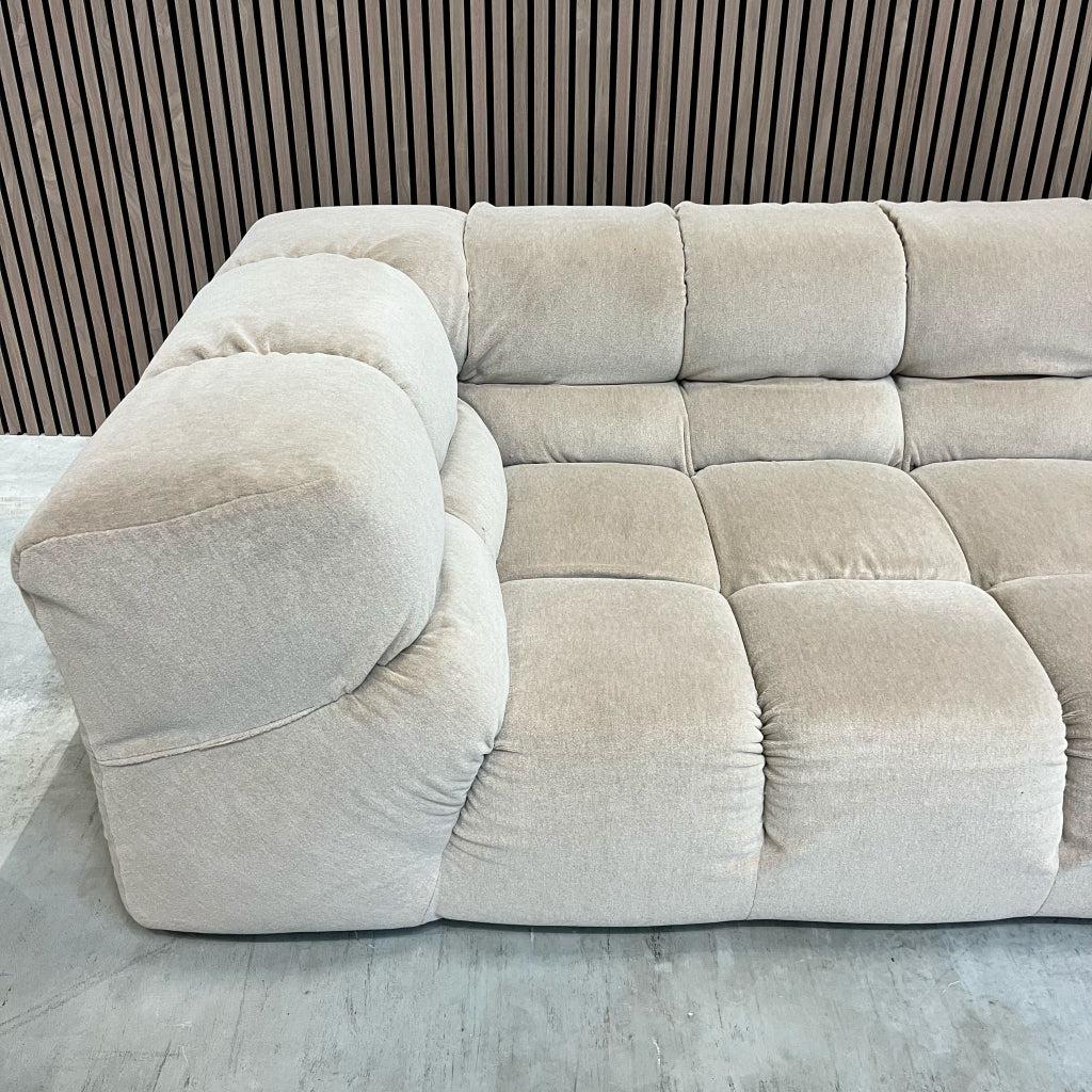 B&B Italia Tufty-Time Bank in Exclusieve Alpaca stoffering.