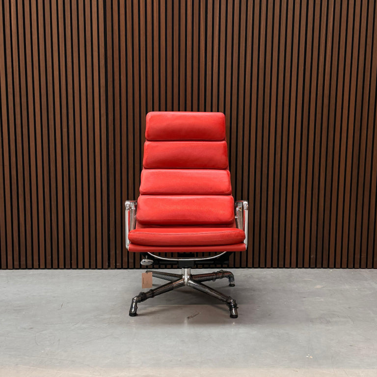 Vitra soft pad chair EA 222