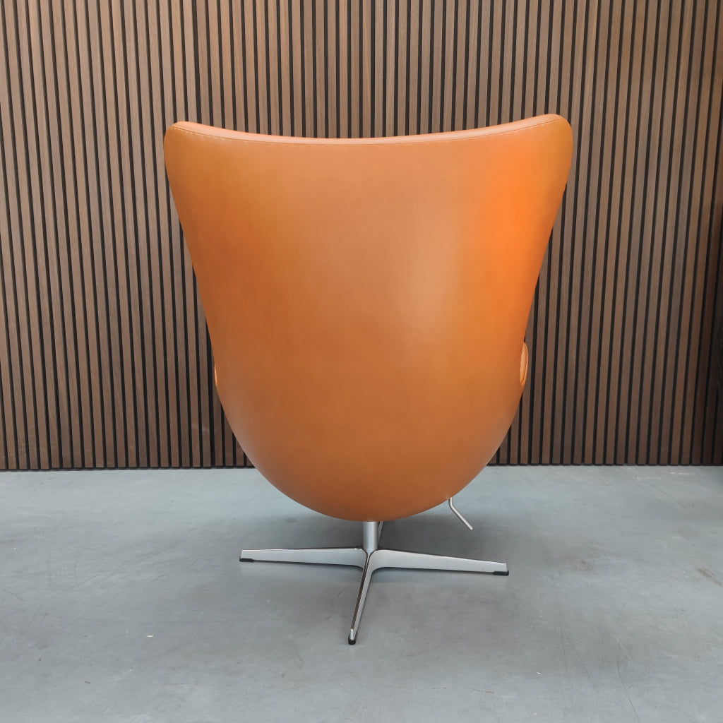 Fritz Hansen Egg Chair in Cognac Leder met Ottoman