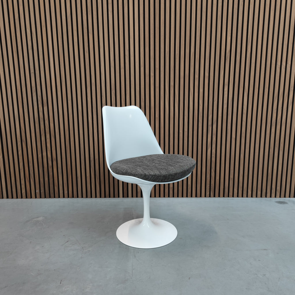 Knoll Saarinen Tulip chair