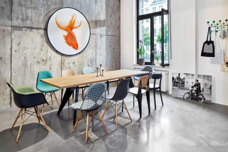 Vitra Eames DAW stoel zwart esdoorn onderstel