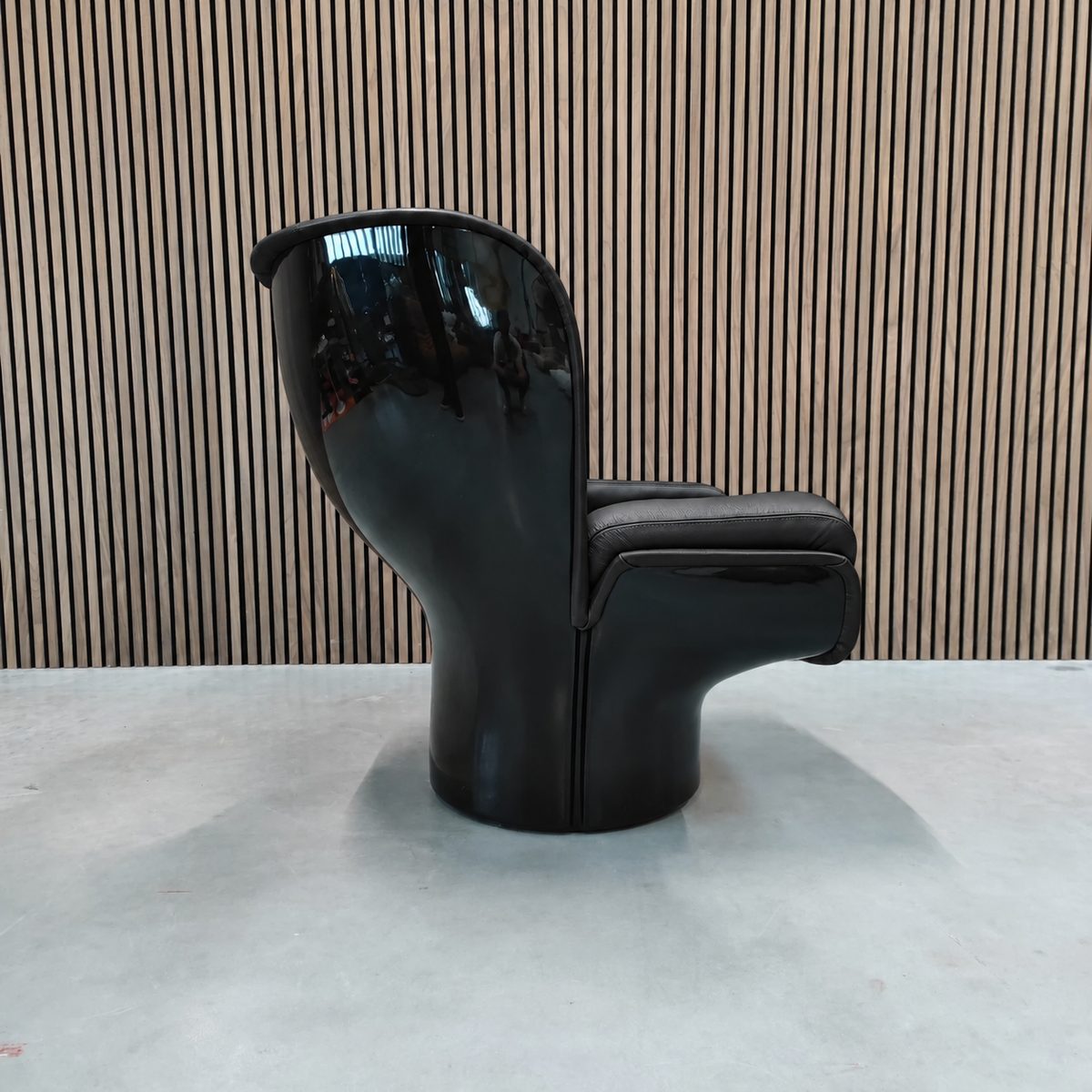 Longhi Elda Chair – Fibreglass Shell, Black Leather
