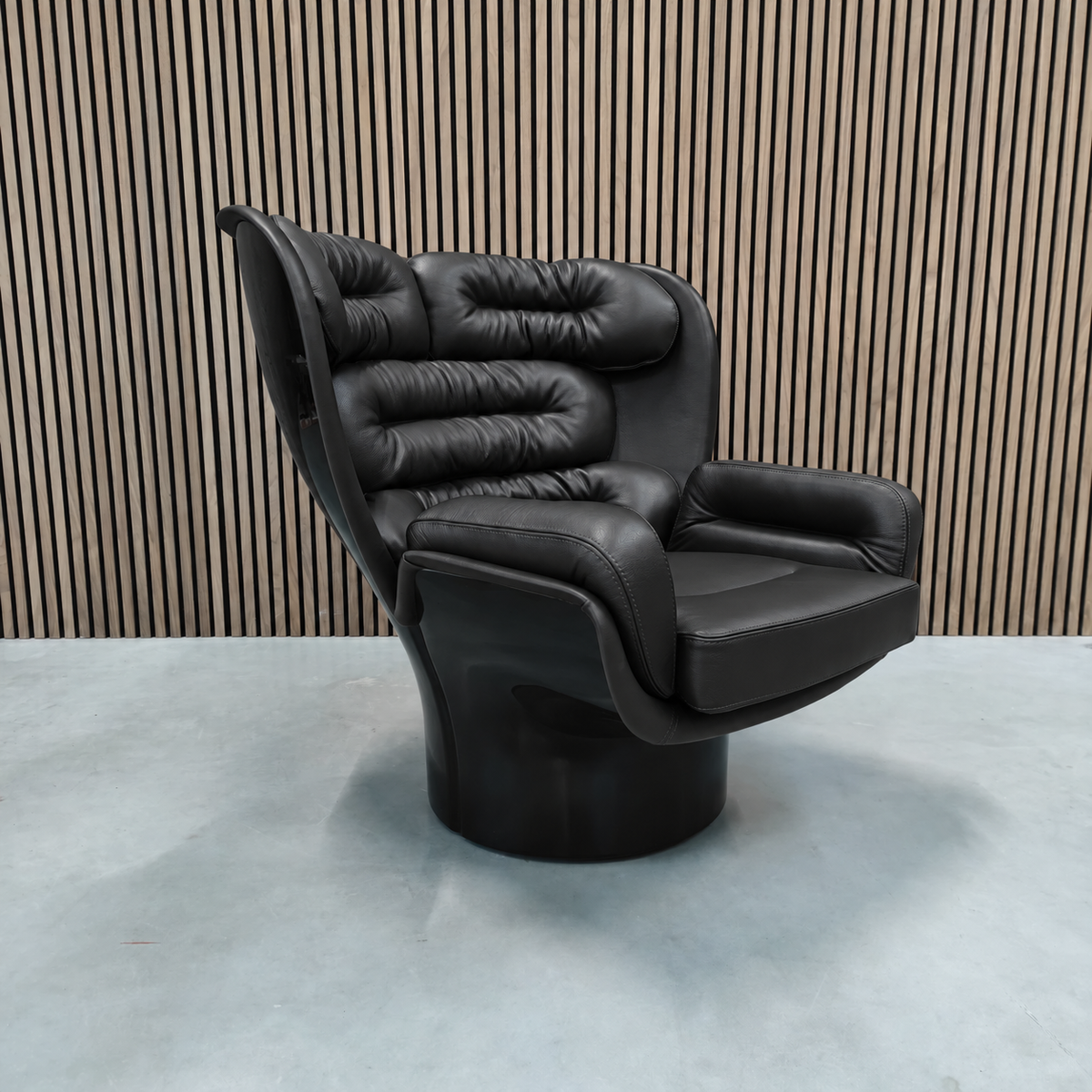 Longhi Elda Chair – Fibreglass Shell, Black Leather