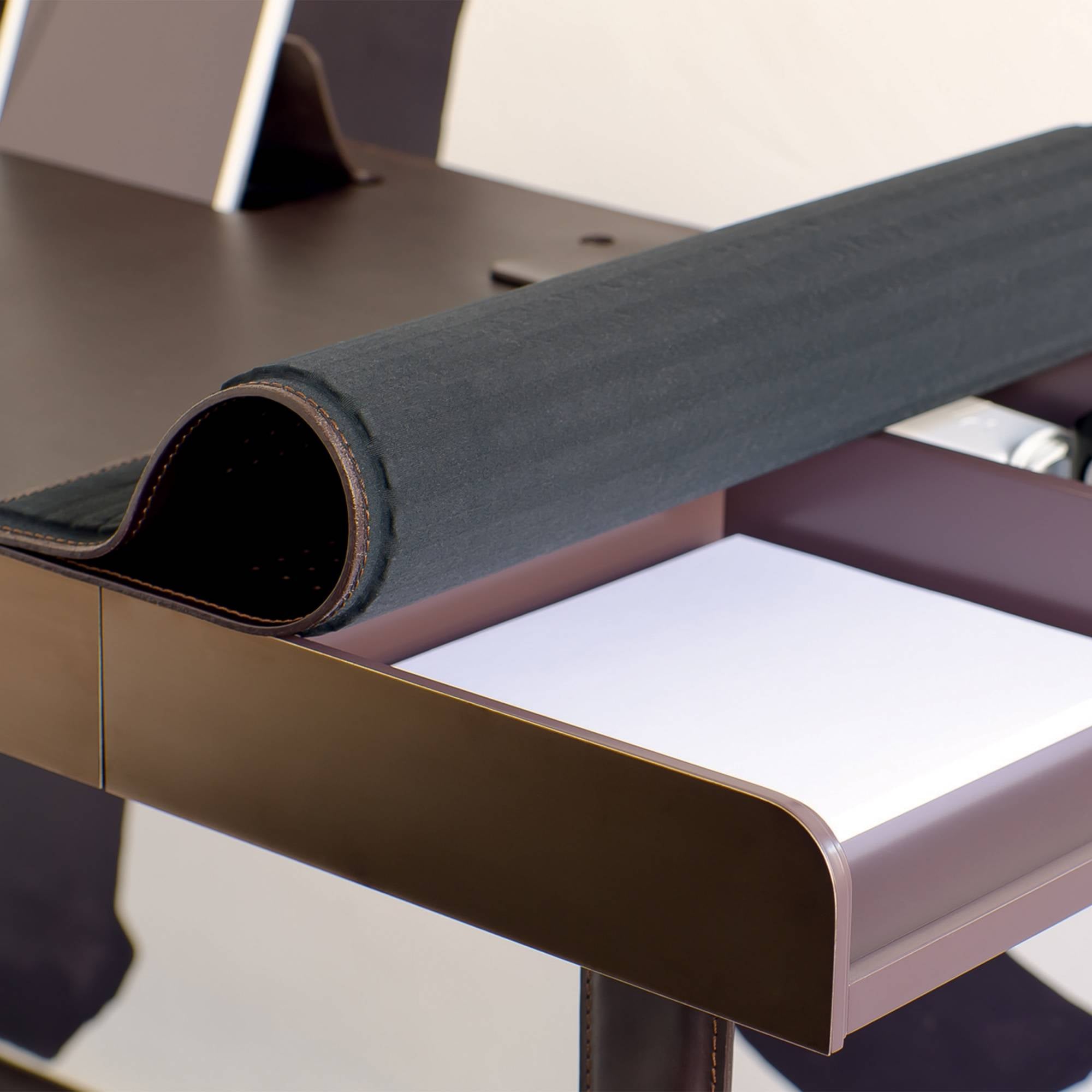 ClassiCon, Pegasus Home Desk