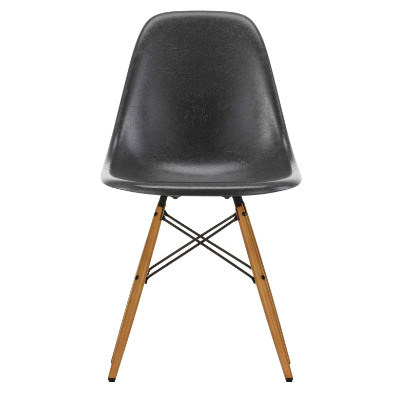 Vitra Eames DSW Fiberglass stoel geelachtig esdoorn