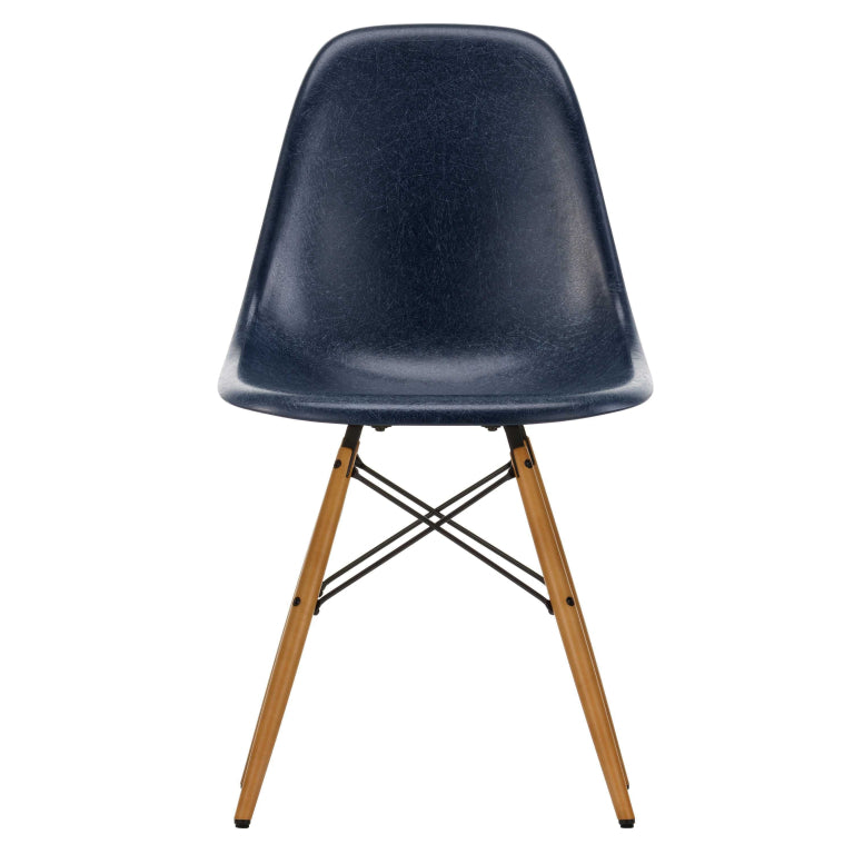 Vitra Eames DSW Fiberglass stoel geelachtig esdoorn