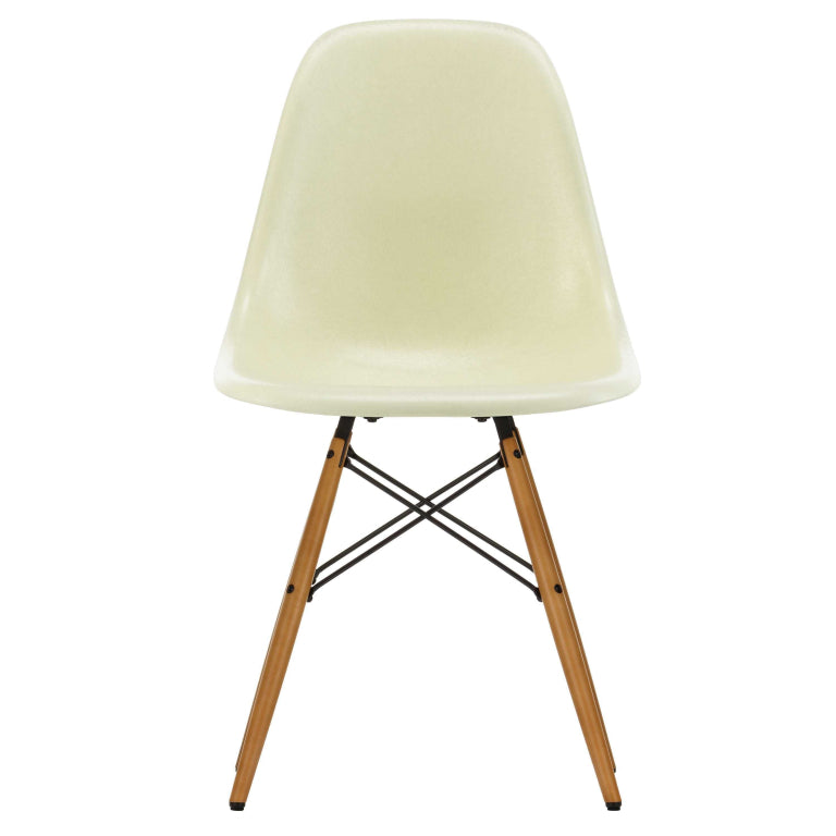 Vitra Eames DSW Fiberglass stoel geelachtig esdoorn