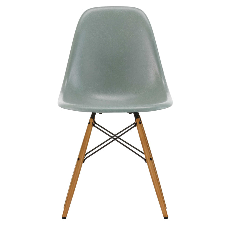 Vitra Eames DSW Fiberglass stoel geelachtig esdoorn