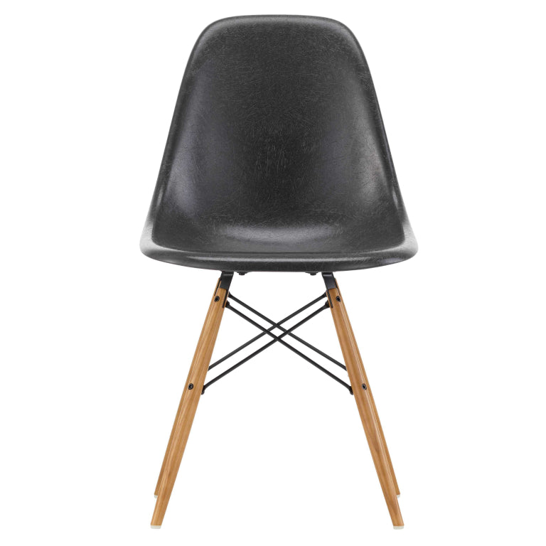 Vitra Eames DSW Fiberglass stoel essen honing