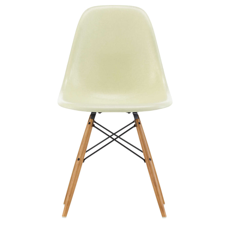 Vitra Eames DSW Fiberglass stoel essen honing