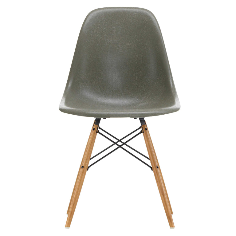 Vitra Eames DSW Fiberglass stoel essen honing