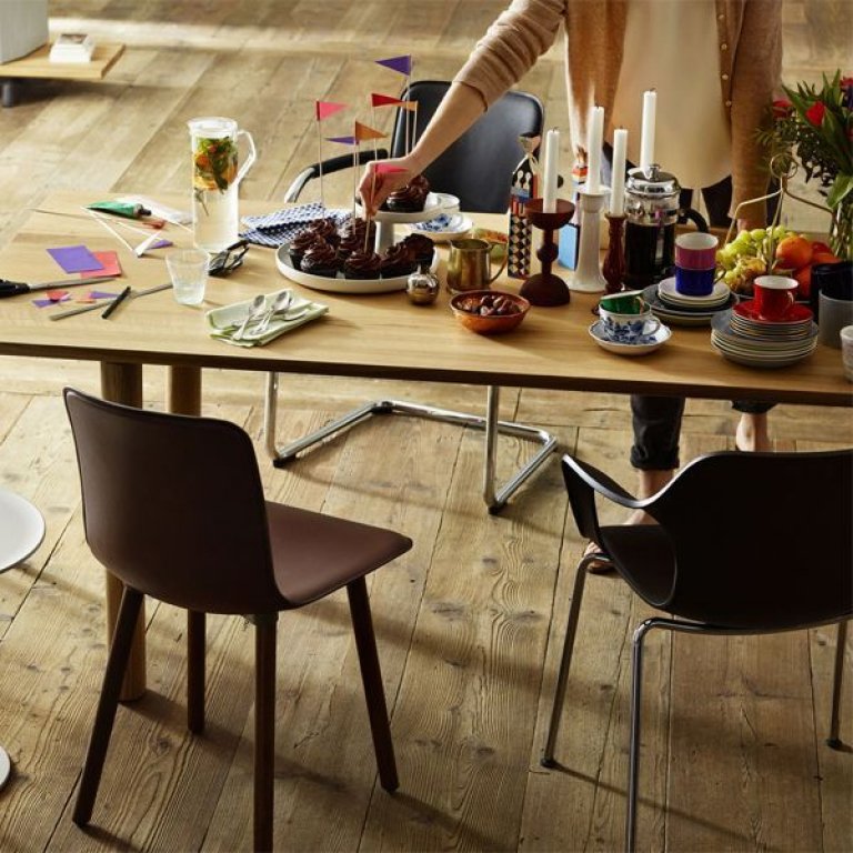 Vitra Hal Armchair Tube stoel met verchroomd onderstel zwart