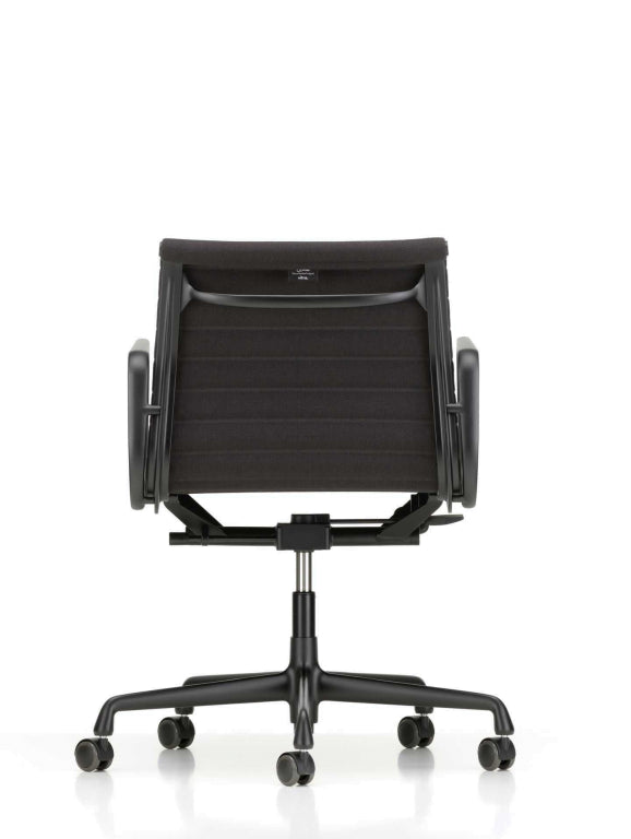 Vitra Aluminium Chair EA 117 draaibaar, zwart aluminium onderstel