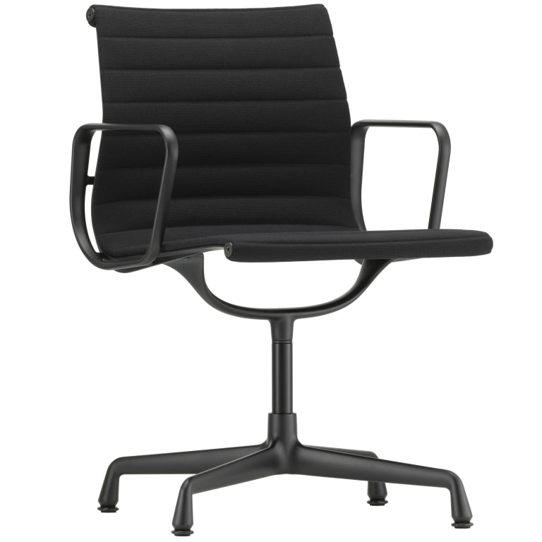 Vitra Aluminium Chair EA 104 bureaustoel zwart onderstel