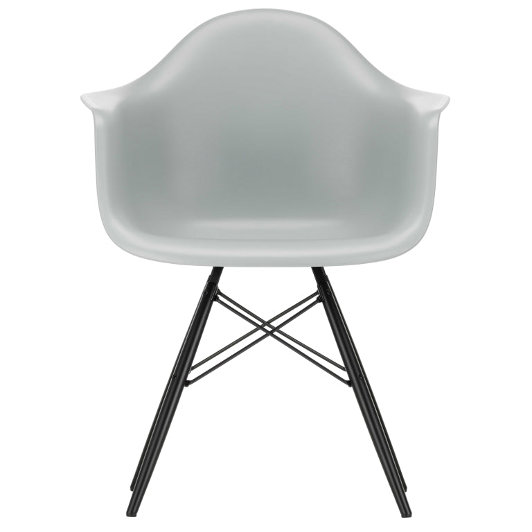 Vitra Eames DAW stoel zwart esdoorn onderstel