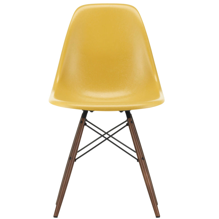 Vitra Eames DSW Fiberglass stoel esdoorn donker