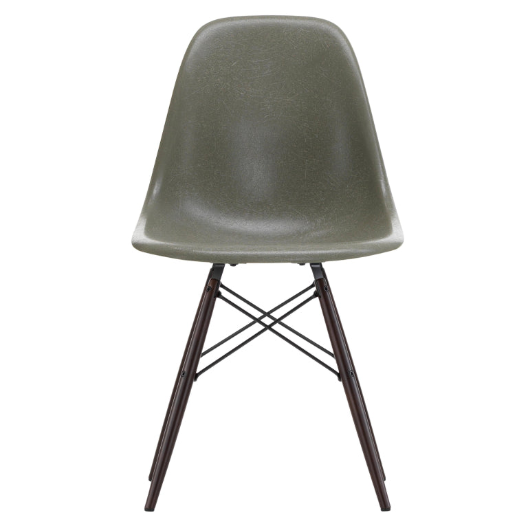 Vitra Eames DSW Fiberglass stoel esdoorn donker