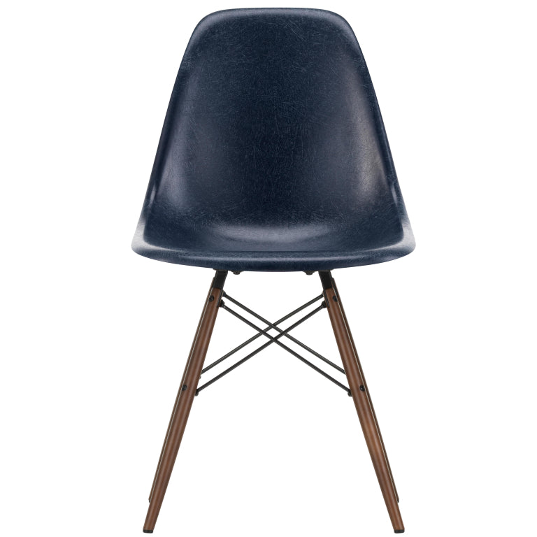 Vitra Eames DSW Fiberglass stoel esdoorn donker