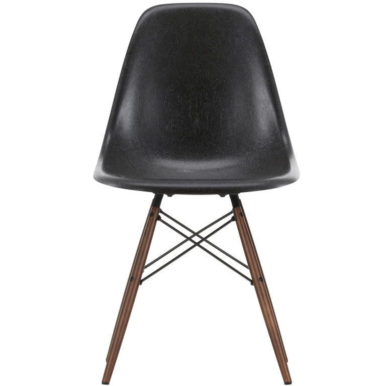 Vitra Eames DSW Fiberglass stoel esdoorn donker