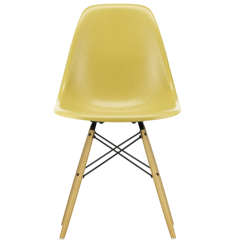 Vitra Eames DSW Fiberglass stoel geelachtig esdoorn